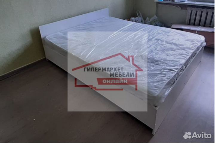 Кровать с матрасом