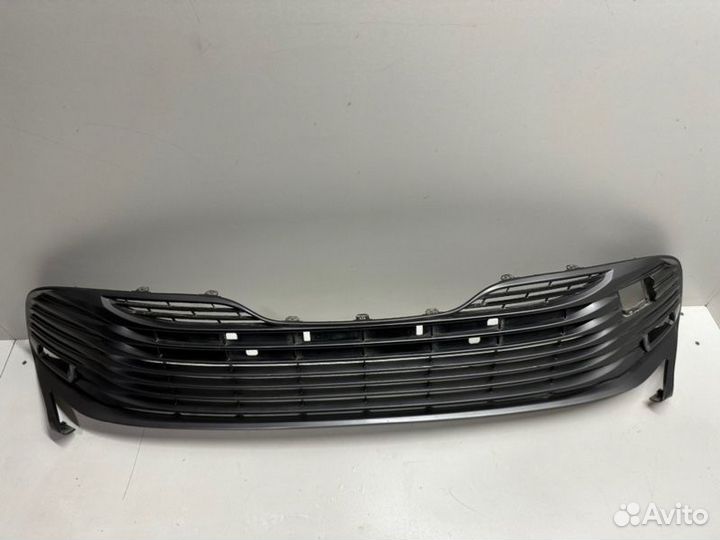 Решетка в бампер передняя Toyota Camry V70