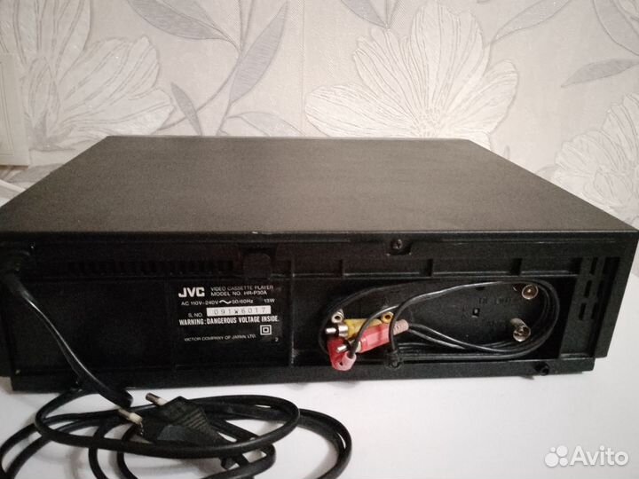 Видеомагнитофон кассетный JVC-P30