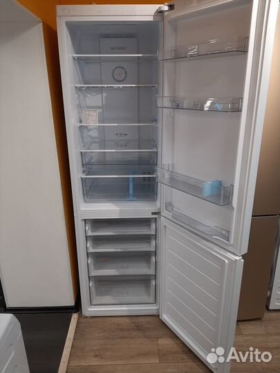 Холодильник haier C2F637cwrg