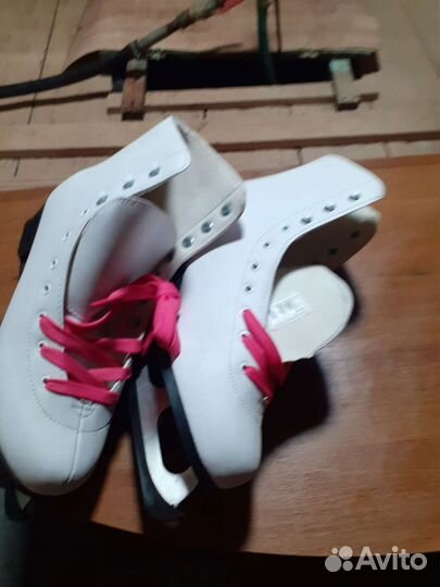 Хоккейные коньки