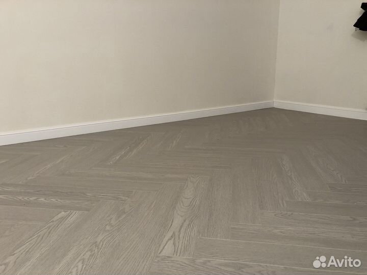 Укладка ламината, плинтуса дюрополиемер, пластик