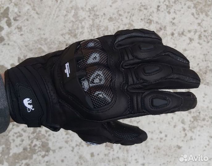 Мотоциклетные перчатки из кожи