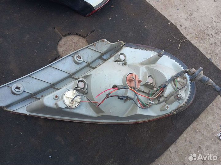 Кия спектра задний правый фонарь