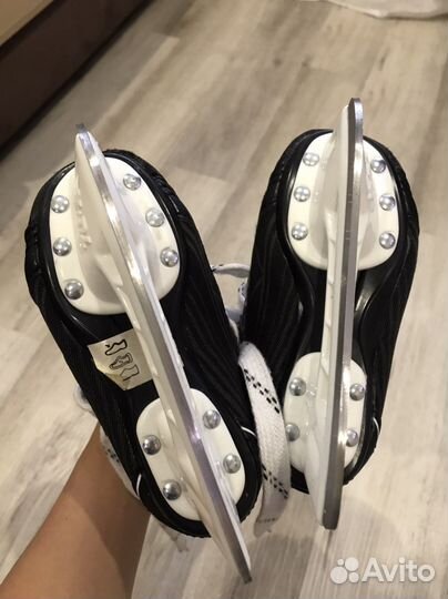 Коньки хоккейные