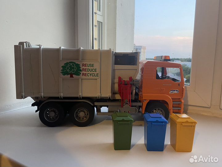Мусоровоз Bruder