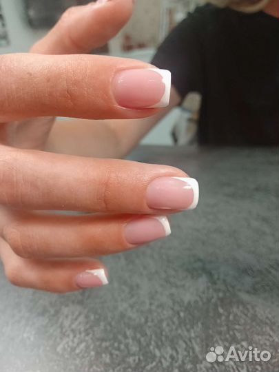 Маникюр педикюр в студии