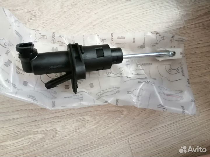 Главный цилиндр сцепления на Sкoda Oktavia