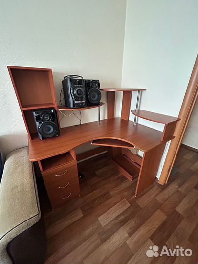 Компьютерный стол