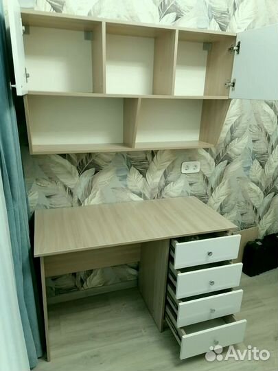 Рабочая зона по индивидуальному проекту у окна