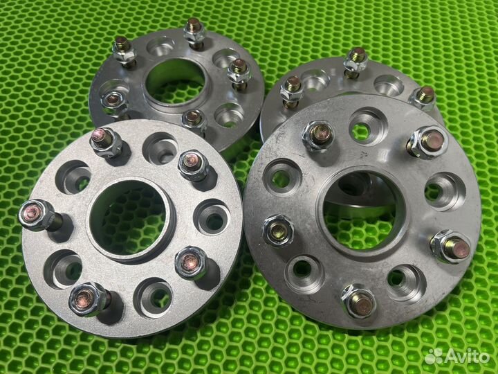 Проставки 5х114,3 30 мм. цо 66,1 Nissan Infiniti