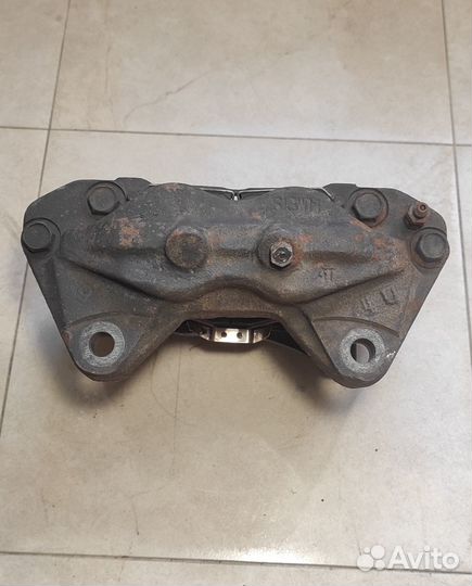 Суппорт передний правый Toyota Land Cruiser Prado