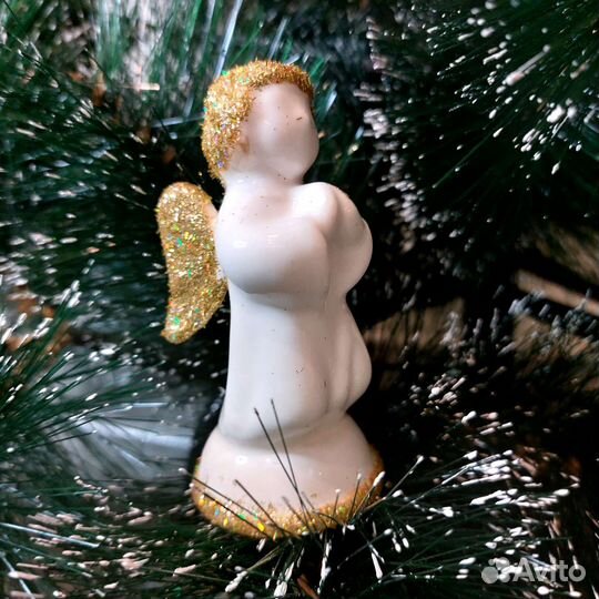 Фарфоровая статуэтка Ангел