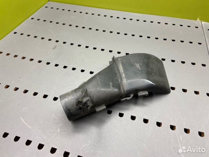 Заборник воздуха Mercedes-Benz S124 M102.982 1989