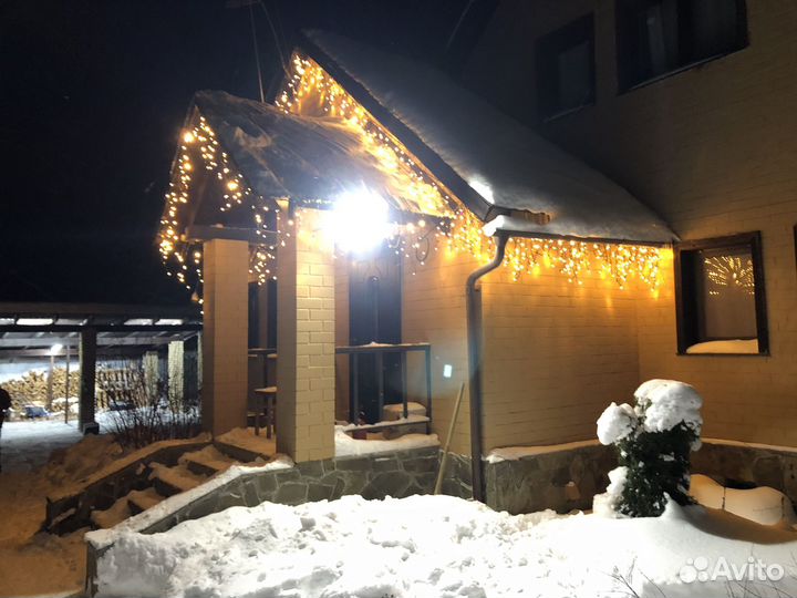 Новогоднее украшение домов гирляндами