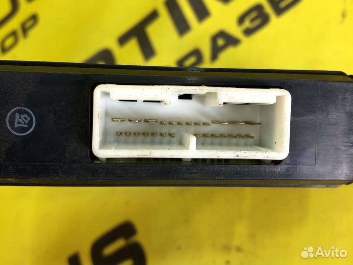 Блок управления задней левой дверью Toyota Voxy