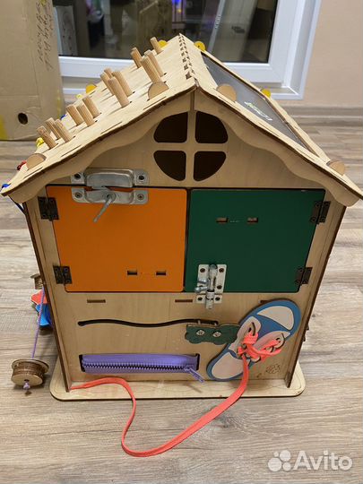 Бизиборд домик. Для ребенка