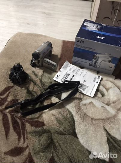 Видеокамера JVC GR-D350E