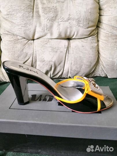 Продам босоножки