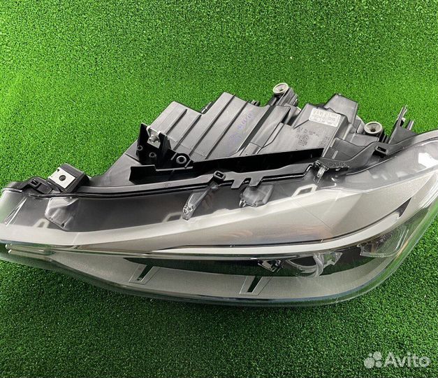 Фара левая Ф30