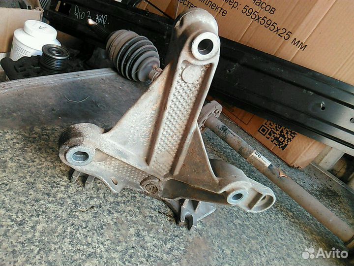 Кронштейн крепления опоры двс и кпп Рено Логан