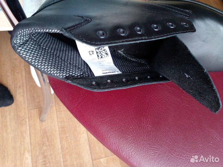 Продаю новые рабочие ботинки размер 43