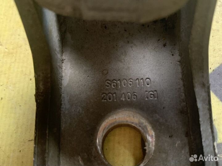 Петля двери передняя левая верхняя Lifan X60