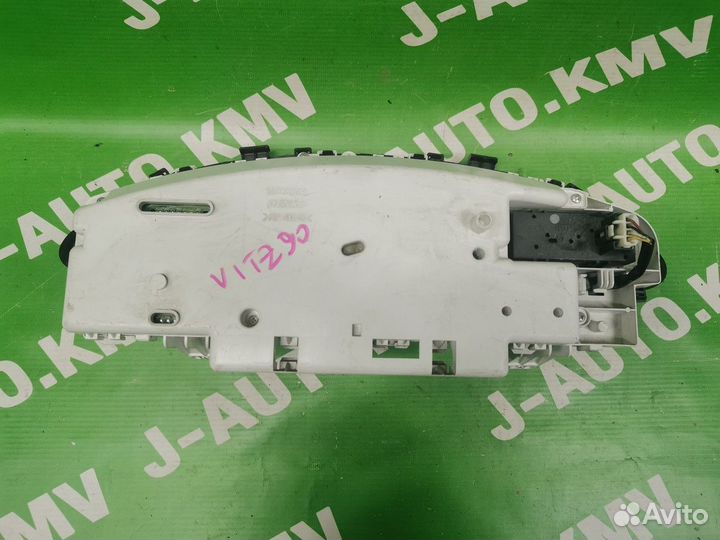 Панель приборов Toyota Vitz
