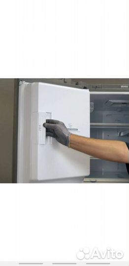 Ремонт холодильника.перевеска петлей ремонт двери