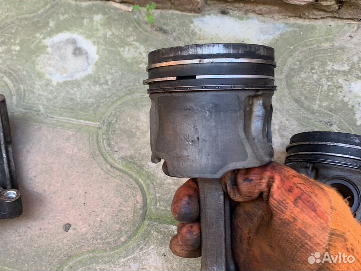 Поршень двигателя D4CB