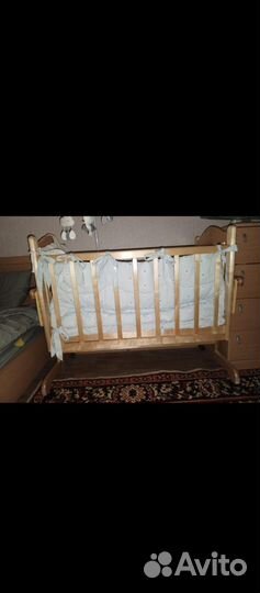 Кроватка с маятником