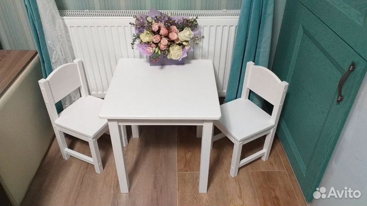 Детский стол +2 стула