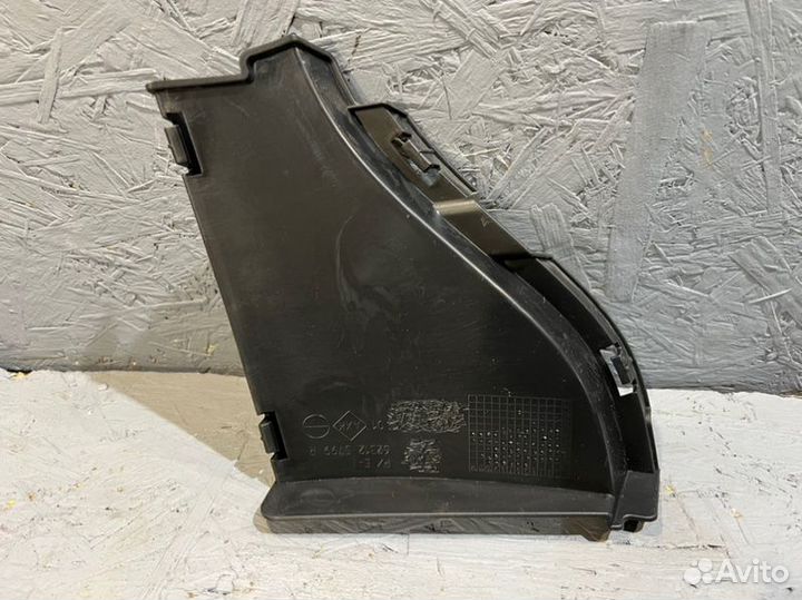 Дефлектор радиатора правый Renault Logan 2