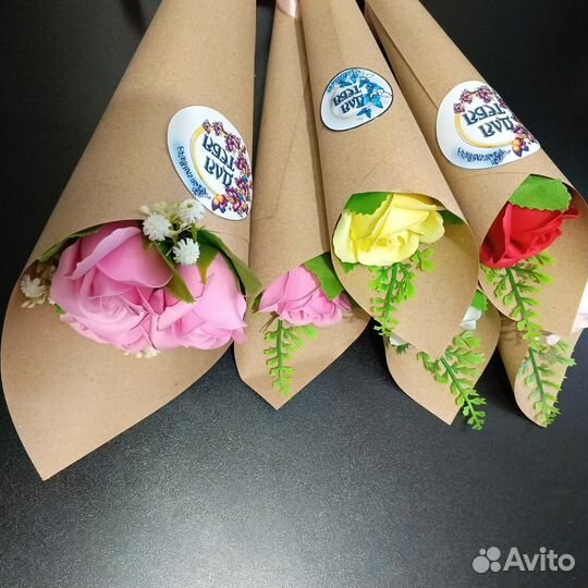 Букеты из мыльных роз в крафте