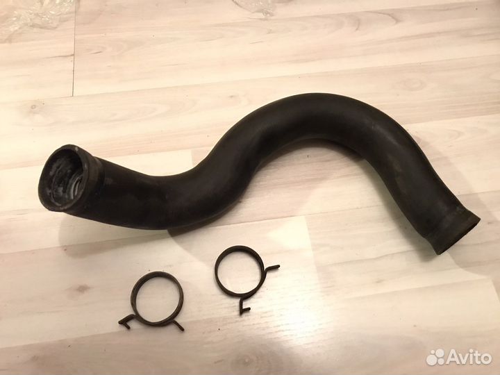 Нижний патрубок радиатора grand cherokee zj 5.2