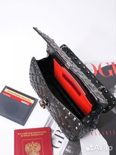 Клатч женский с заклепками