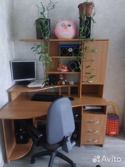 Компьютерный стол