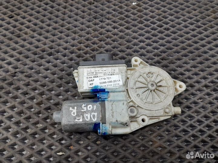 1779721 Моторчик стеклоподъемника левый Daf XF105