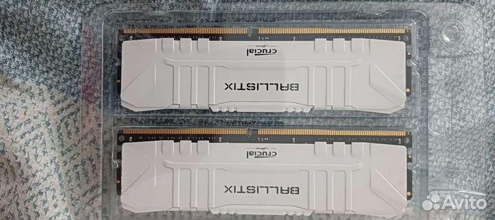 Crucial Ballistix 32Gb (2x16Gb) DDR4-3200, новая