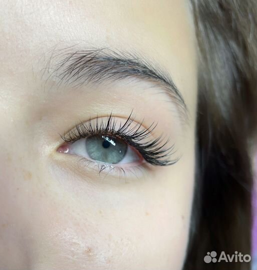 Наращивание ресниц, окрашивание бровей