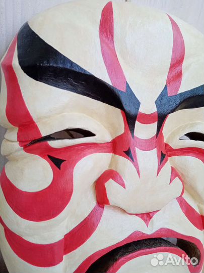 Маска из дерева