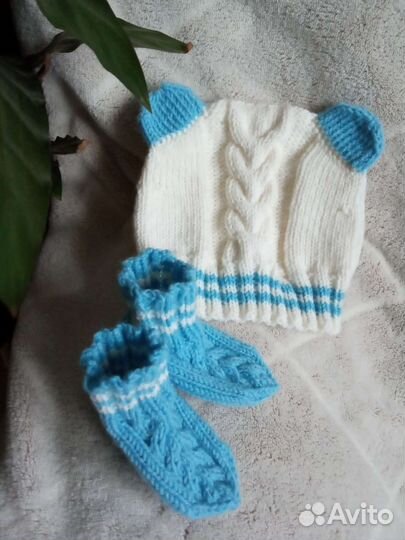 Красивый, вязанный комплект для малыша