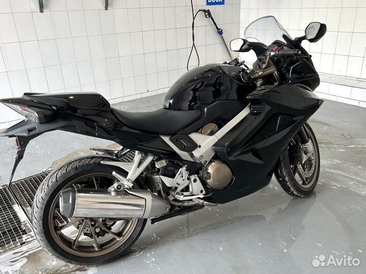 Мотоцикл Honda VFR800 (2014г)