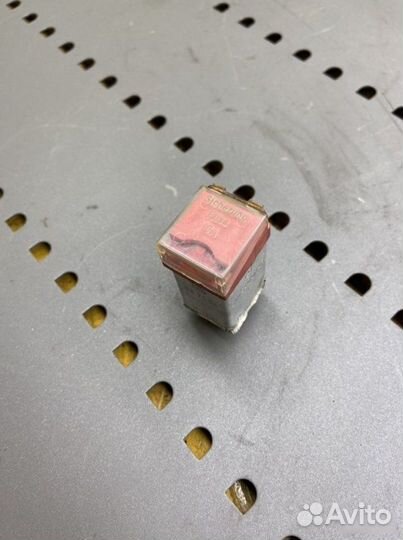 Реле защиты Mercedes E-Class W124 M103