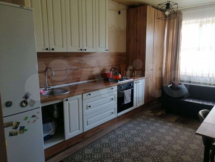 2-к. квартира, 63 м², 1/3 эт.