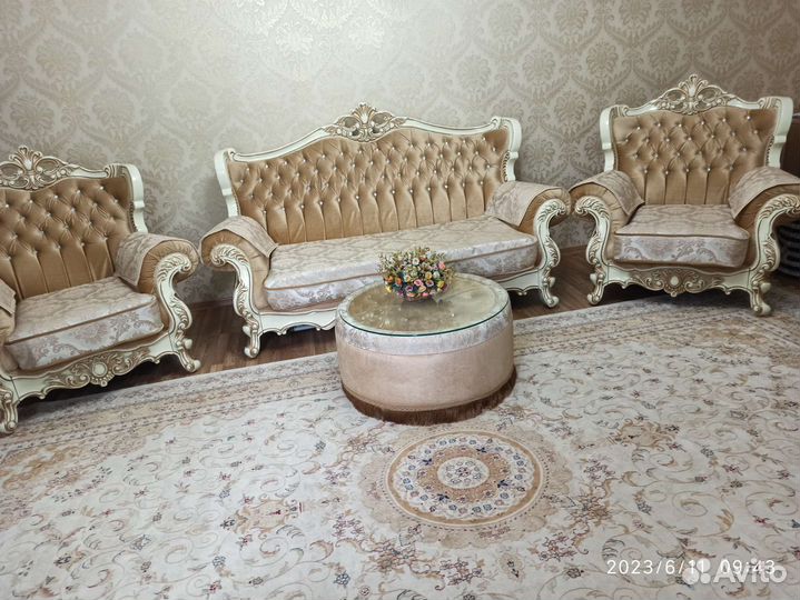 Диван, 2 кресла и столик