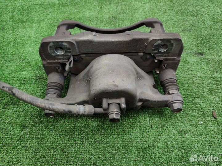 Суппорт передний правый Honda Civic 4D R18A1 2009