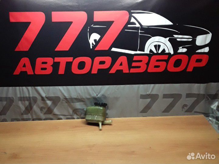 Бачок гура Toyota Avensis 2 T250 2.0