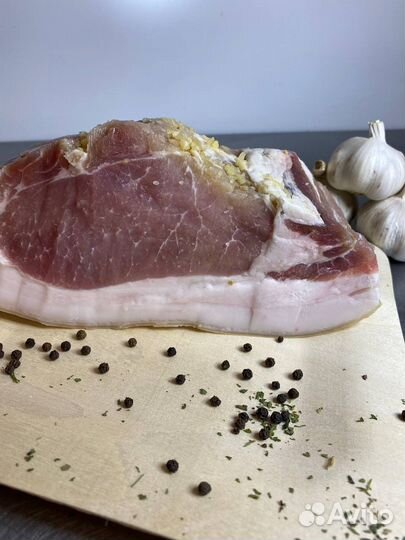 Сало солёное с чесноком