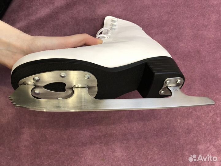 Коньки фигурные 38р